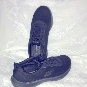 Women’s Skechers size 9 Wide. Black, lace up. Comfortable. Good condition.